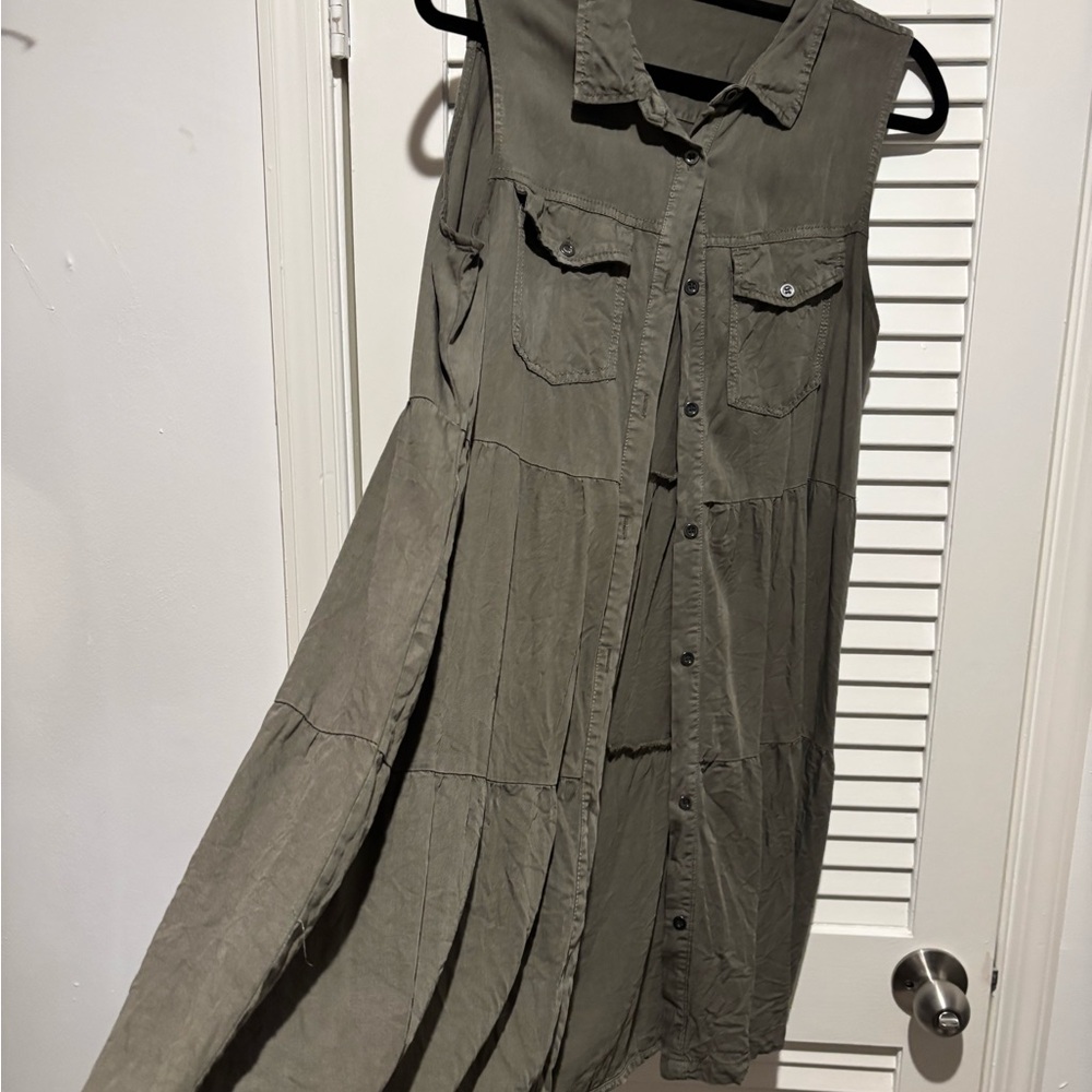 Velvet Heart Olive Green Sleeveless Dress
#25-09